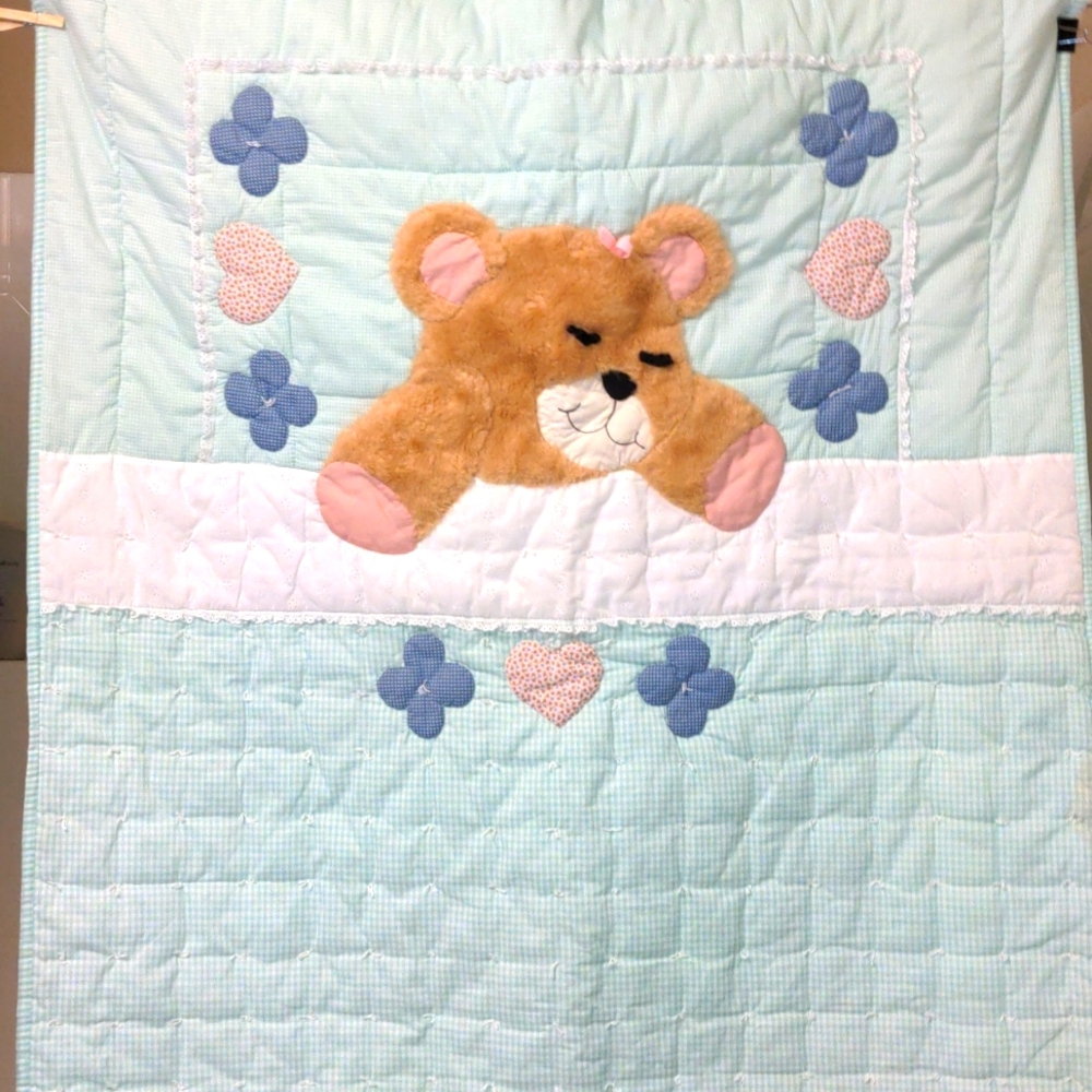 #4 Hand-tied Crib Quilt    🐻        Box#4